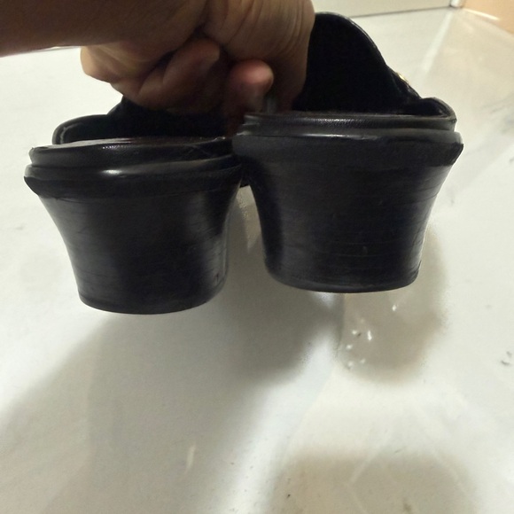 Leather mules, Etienne Aigner, signature logo pattern 
 is an American fashion - Picture 6 of 16